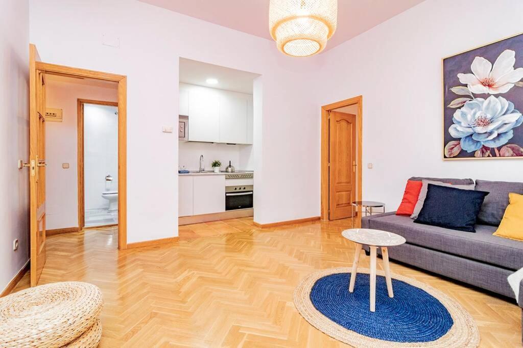 Encantador Apartamento En Chueca Junto A Gran Via, Infantas 1-1 By Batuecas 马德里 外观 照片